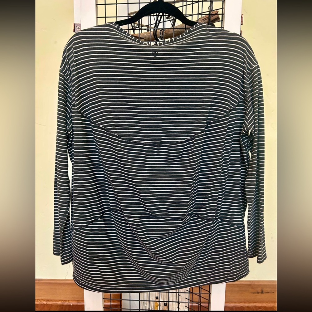Lululemon back in action long sleeve shirt size 8